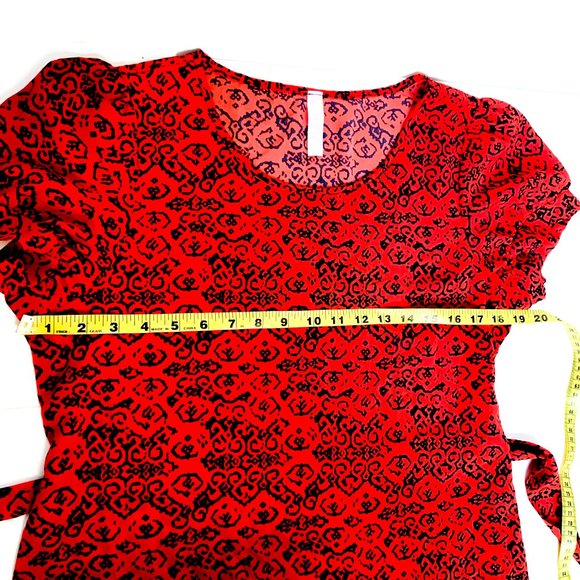 red dress w/short sleeves + optional tie at waist - Picture 6 of 7